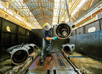 Iran’s Industrial Output Slips Back Into Contraction 