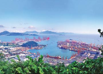 Economist Calls for Foreign Policy Reset to Break Iran’s Economic Deadlock