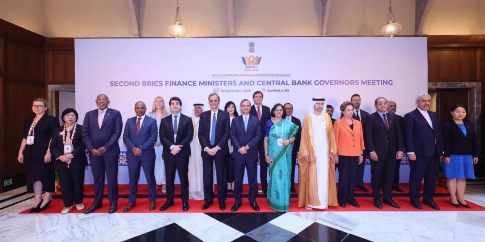 Iran Champions De-dollarization at BRICS Summit in India
